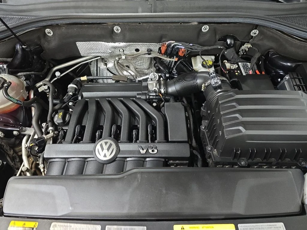 Used 2022 Black Volkswagen 3.6L V6 SE w/Technology image 12