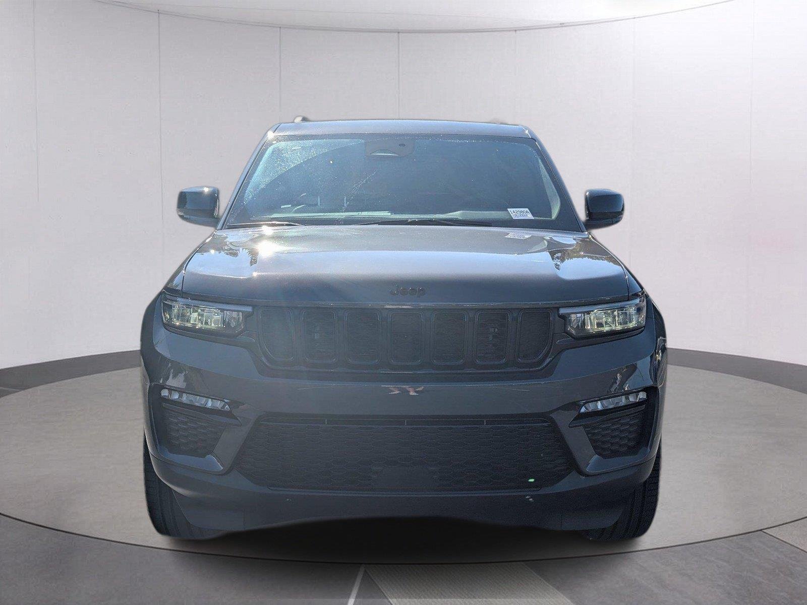 Used 2025 Baltic Gray Metallic Clearcoat Jeep Limited image 8