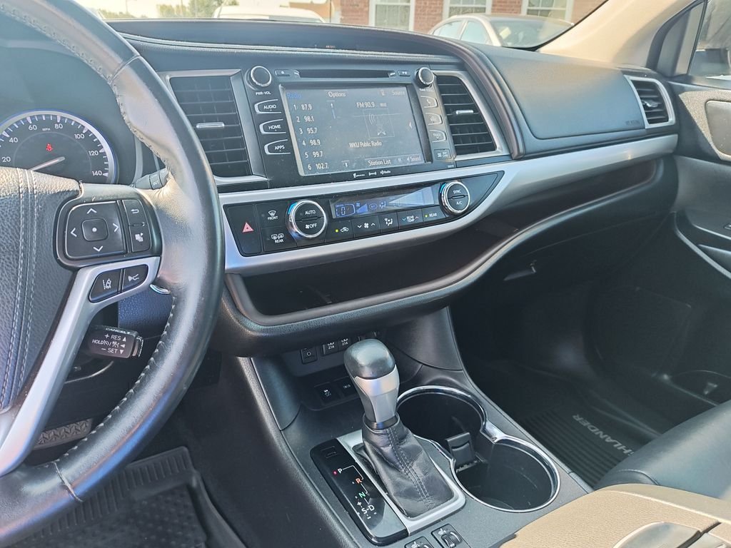 Used 2018 Blue Toyota XLE image 20