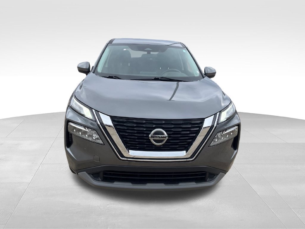 Used 2021 Gray Nissan SV image 8