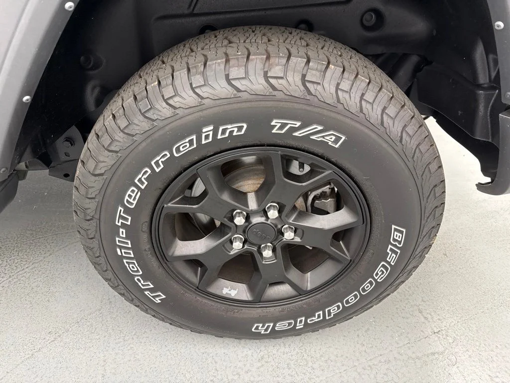 Used 2022 Green Jeep Unlimited Willys image 6
