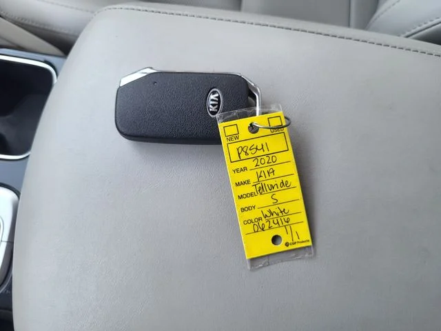 Used 2020 White Kia S image 26