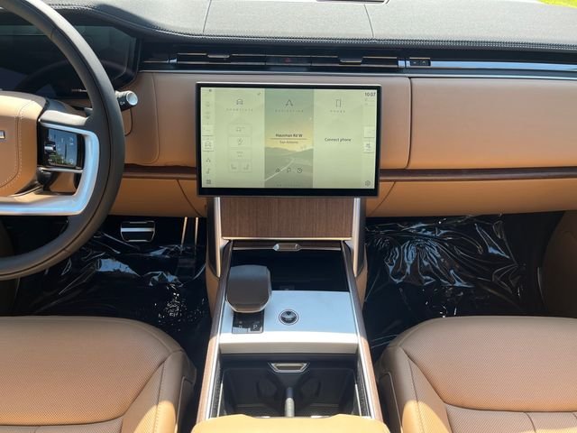 New 2026 Ostuni Pearl White Land Rover SE image 15