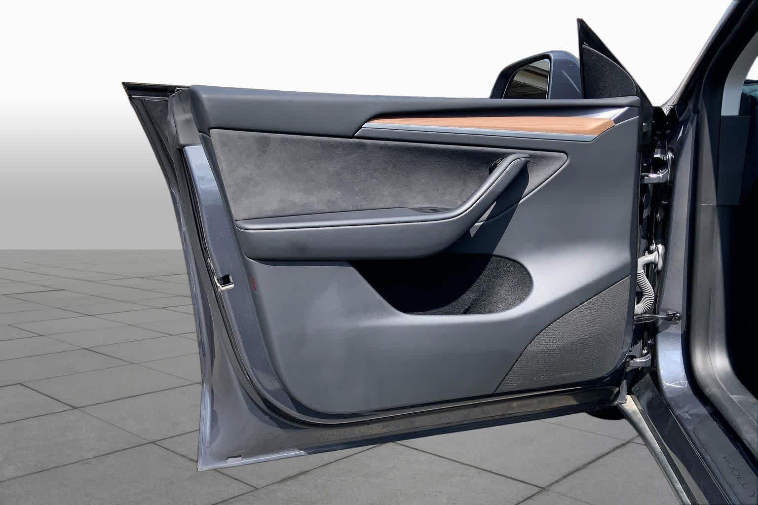 Used 2023 Deep Blue Metallic Tesla  image 19