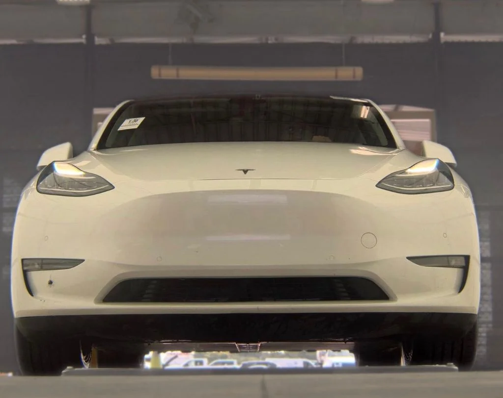 Used 2021 White Tesla Long Range image 13