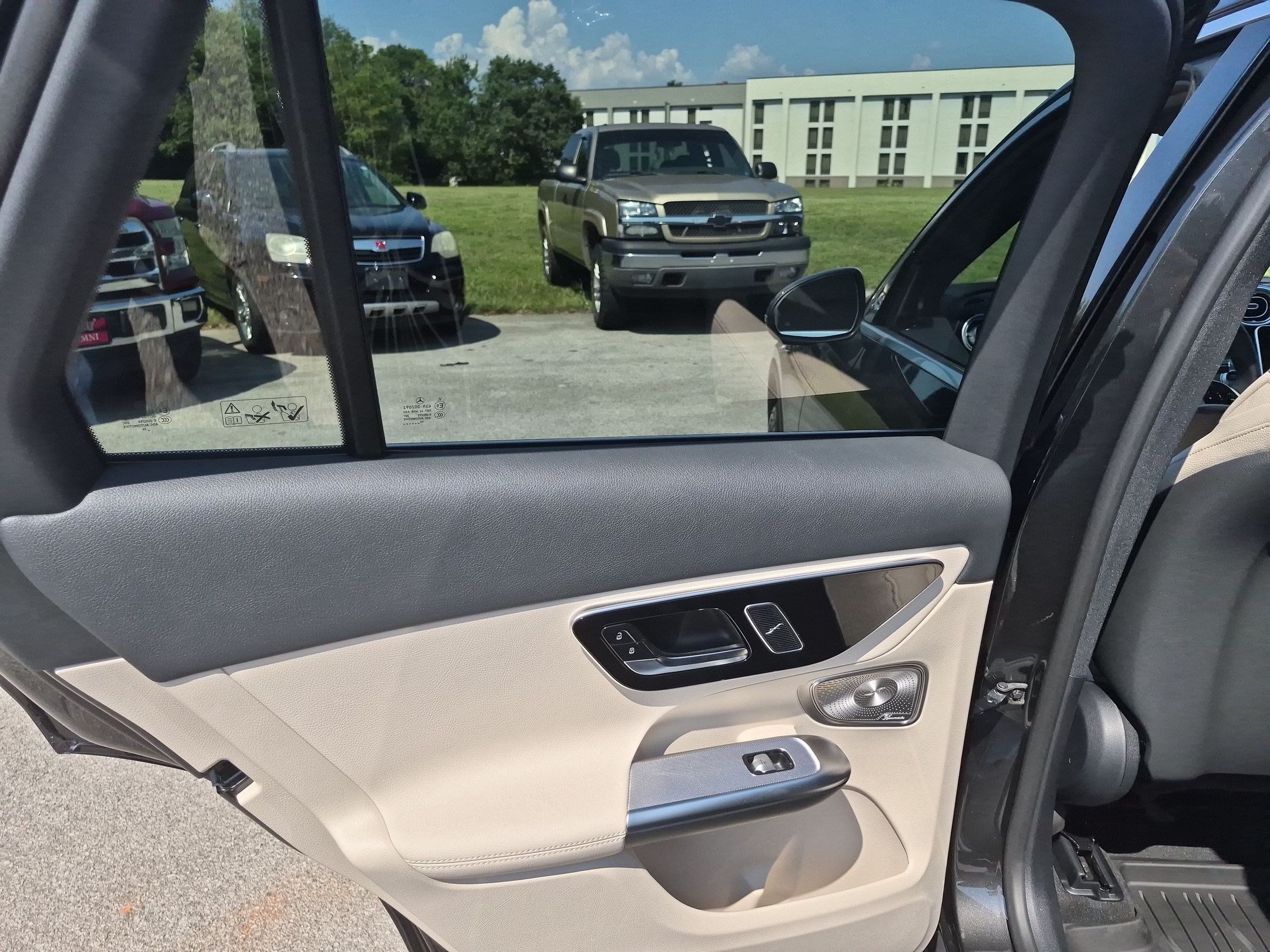New 2027 Graphite Grey Metallic Mercedes-Benz GLC 300 image 71