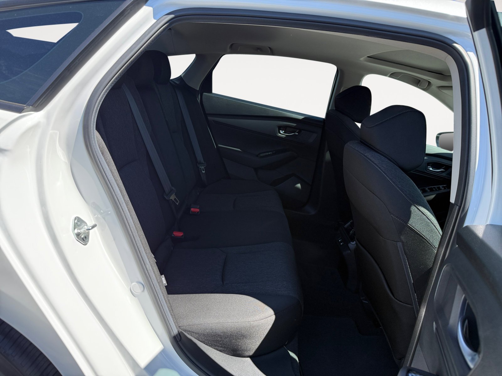 Used 2025 White Honda SE image 18