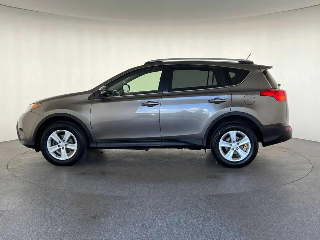 Used 2014 Brown Toyota XLE image 9
