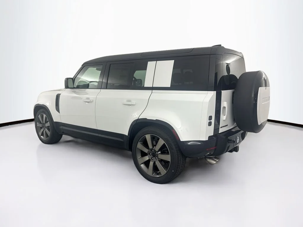 2026 Land Rover Defender V8 - Photo 6