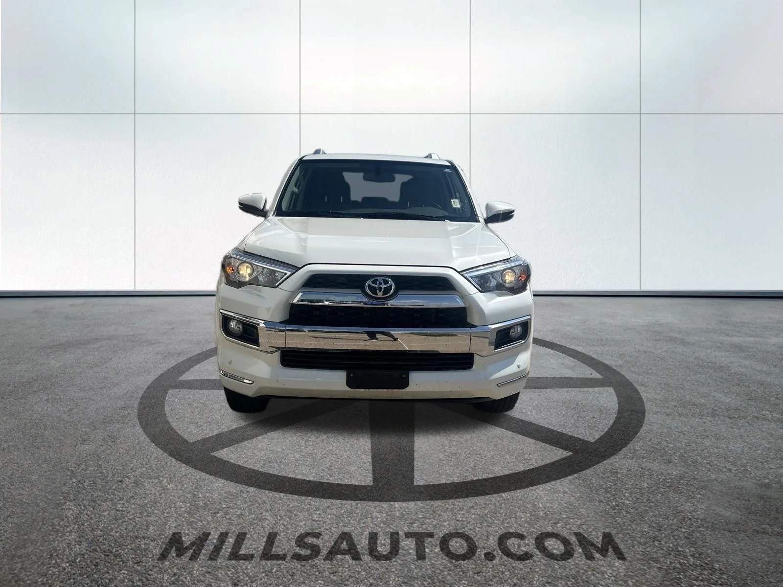 Used 2019  Toyota  image 2
