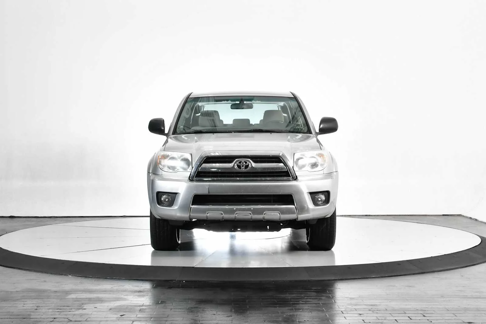 Used 2008 Titanium Metallic Toyota SR5 image 9