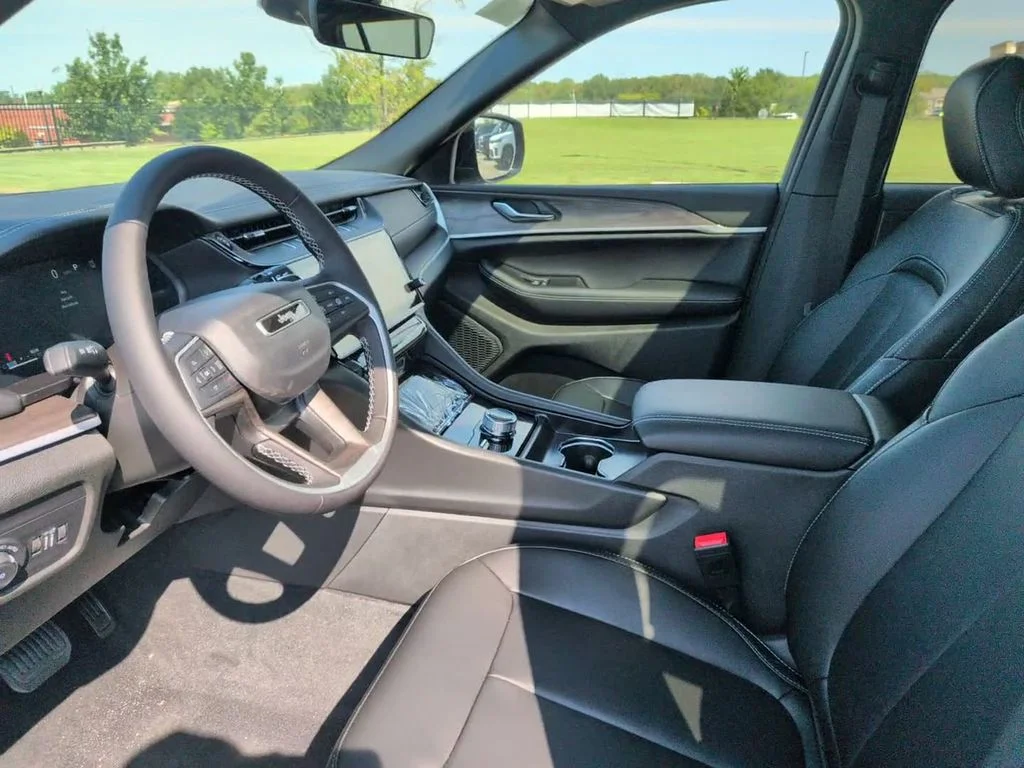 New 2027 Gray Jeep Limited image 18