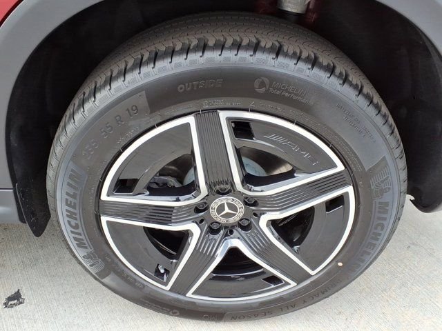 New 2026 Red Mercedes-Benz GLC 300 image 24