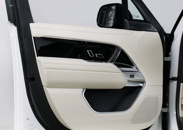 New 2026 Fuji White Land Rover SE image 25