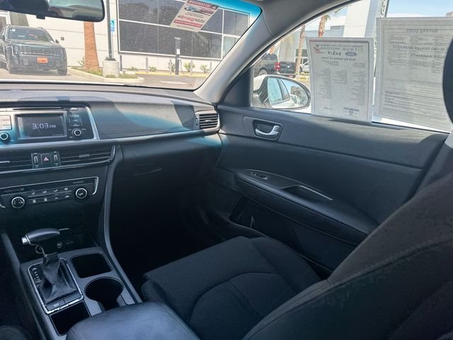 Used 2016 White Kia LX image 25