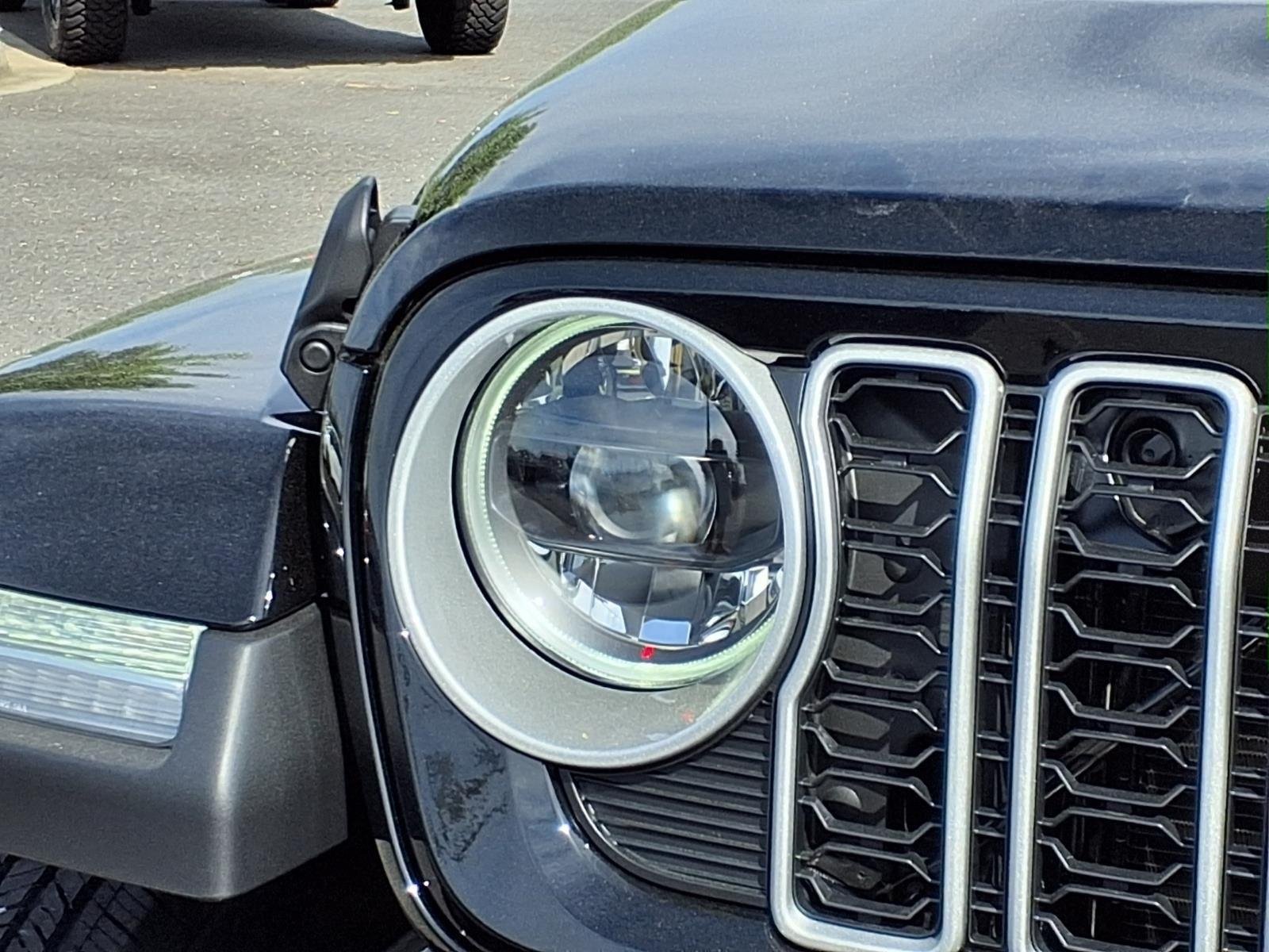 New 2026 Black Clear-Coat Exterior Paint Jeep Sahara image 13
