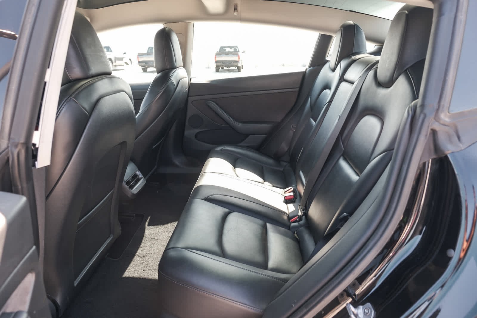 Used 2022  Tesla  image 17