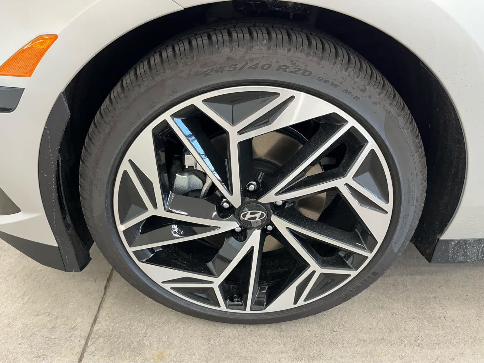 Used 2025 Gravity Gold Matte Hyundai SEL image 7