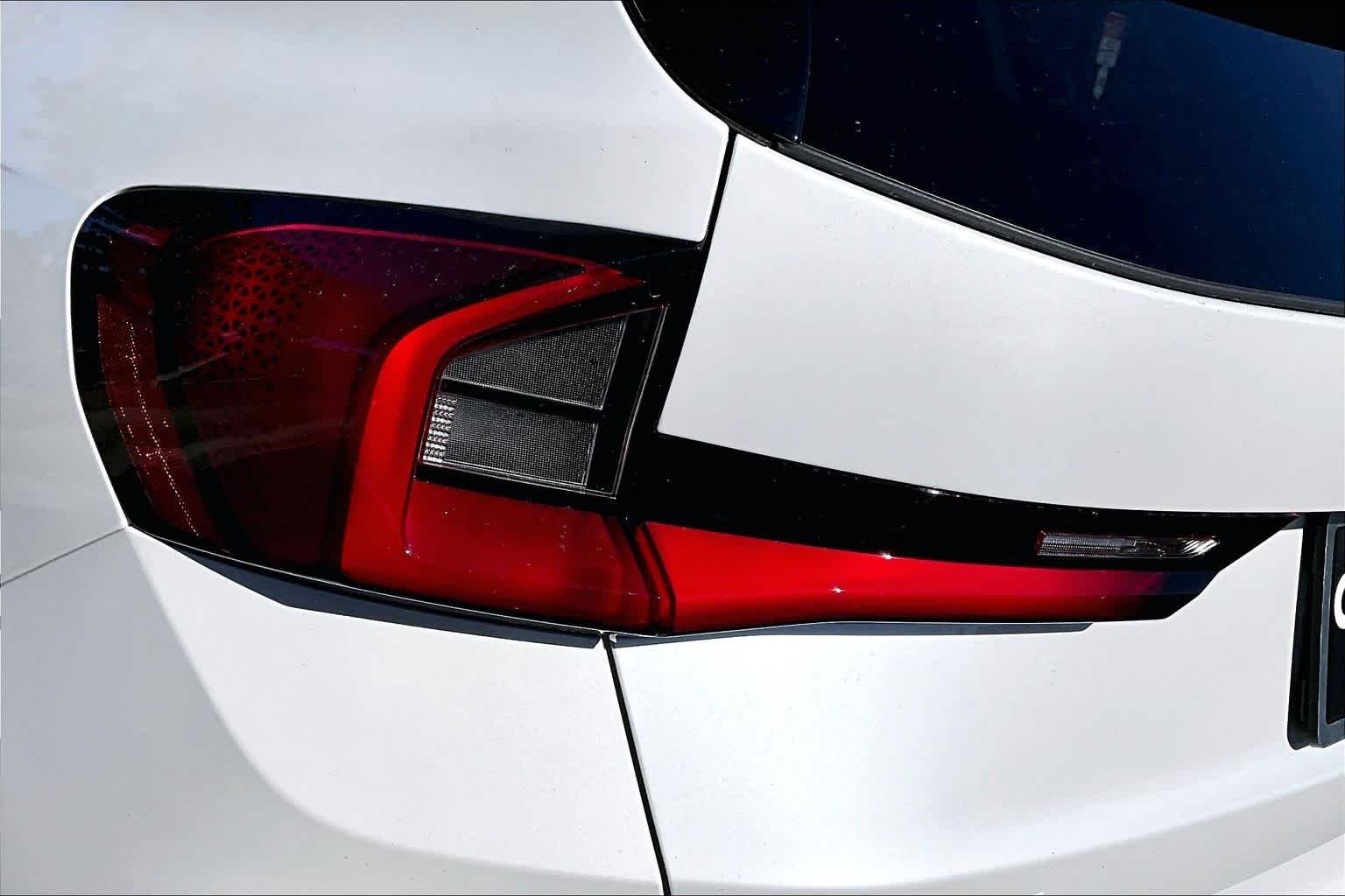 Used 2026 Mineral White Metallic BMW xDrive28i image 14