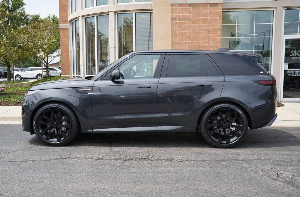 New 2026 Carpathian Grey Land Rover Dynamic SE image 2