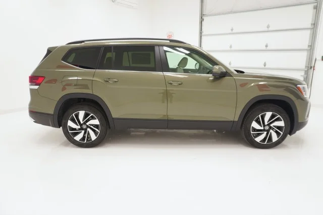 New 2026 Avocado Green Pearl Volkswagen 2.0T SE w/Technology image 4