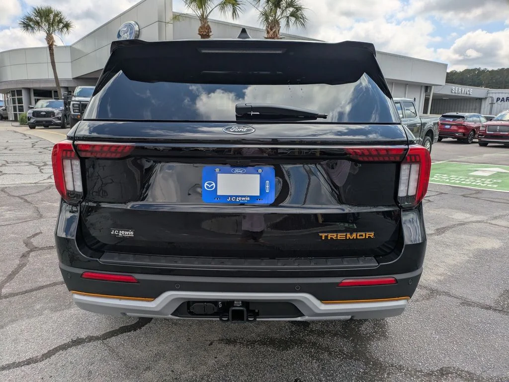 New 2026 Agate Black Metallic Ford Tremor image 5