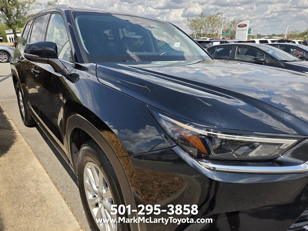 Used 2025 Black Toyota XLE image 9
