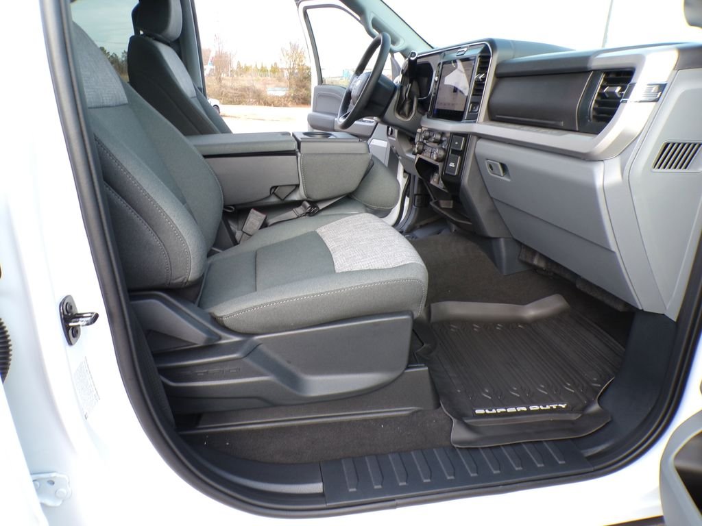 New 2026 Oxford White Ford F-350® XLT image 30