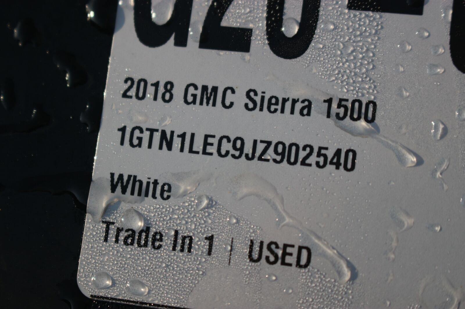 Used 2018 SUMMIT WHITE GMC 2WD Reg Cab 133.0" image 30