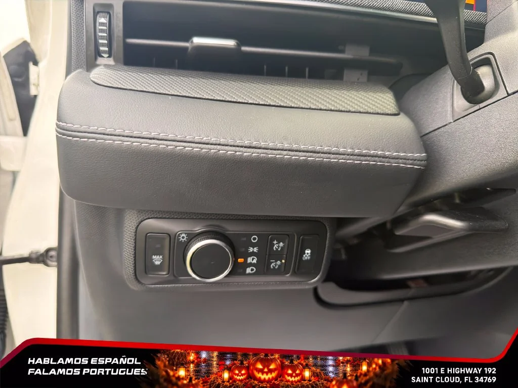 Used 2022  Ford Premium image 17