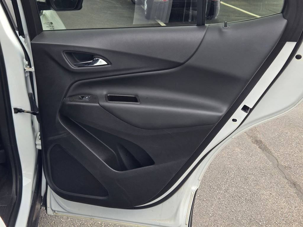 Used 2024 Summit White Chevrolet LT image 9