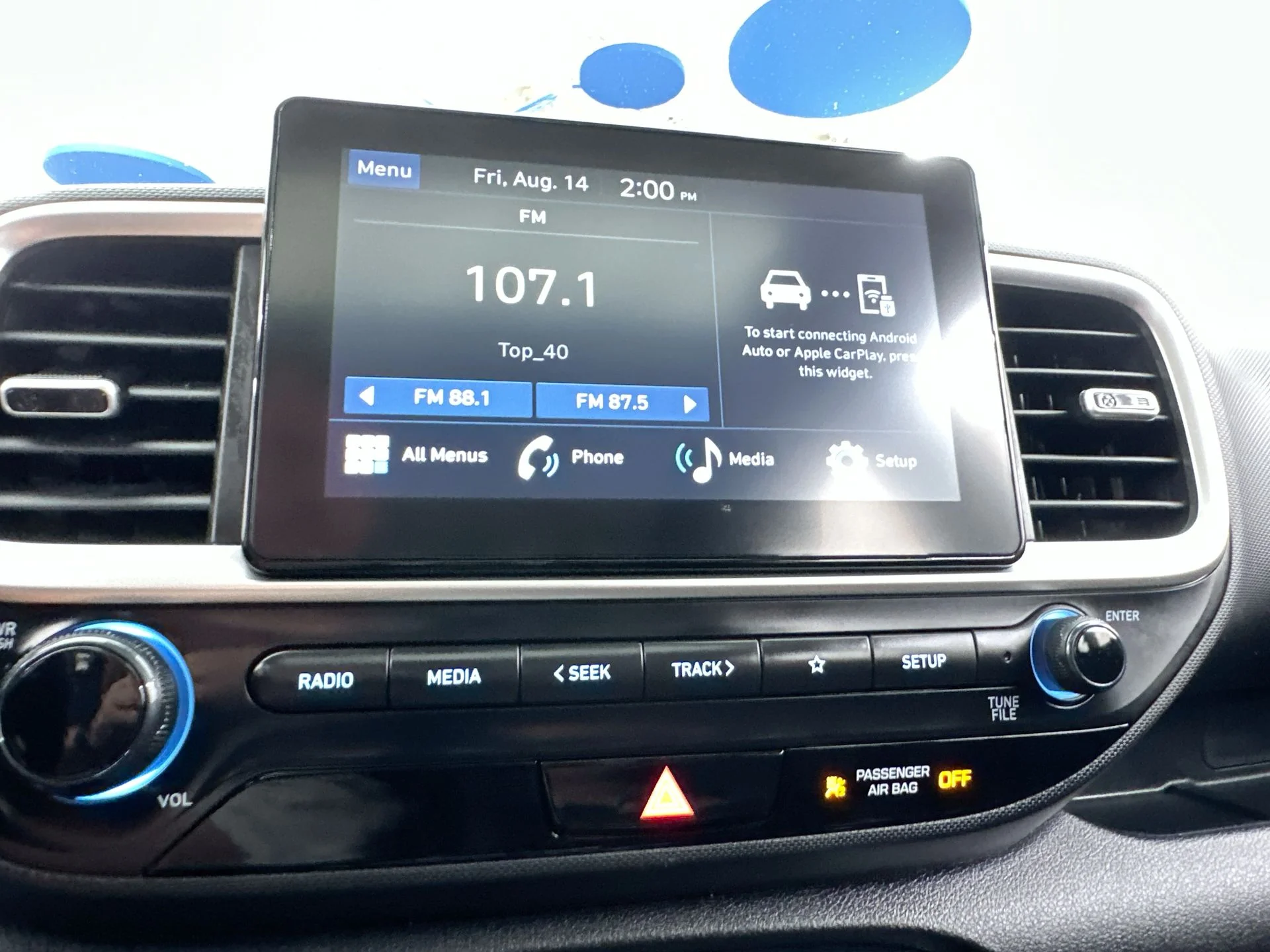Used 2025 White Hyundai SEL image 30