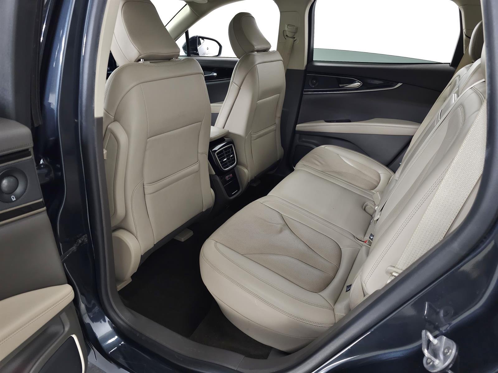 Used 2021 Blue Lincoln Reserve image 30