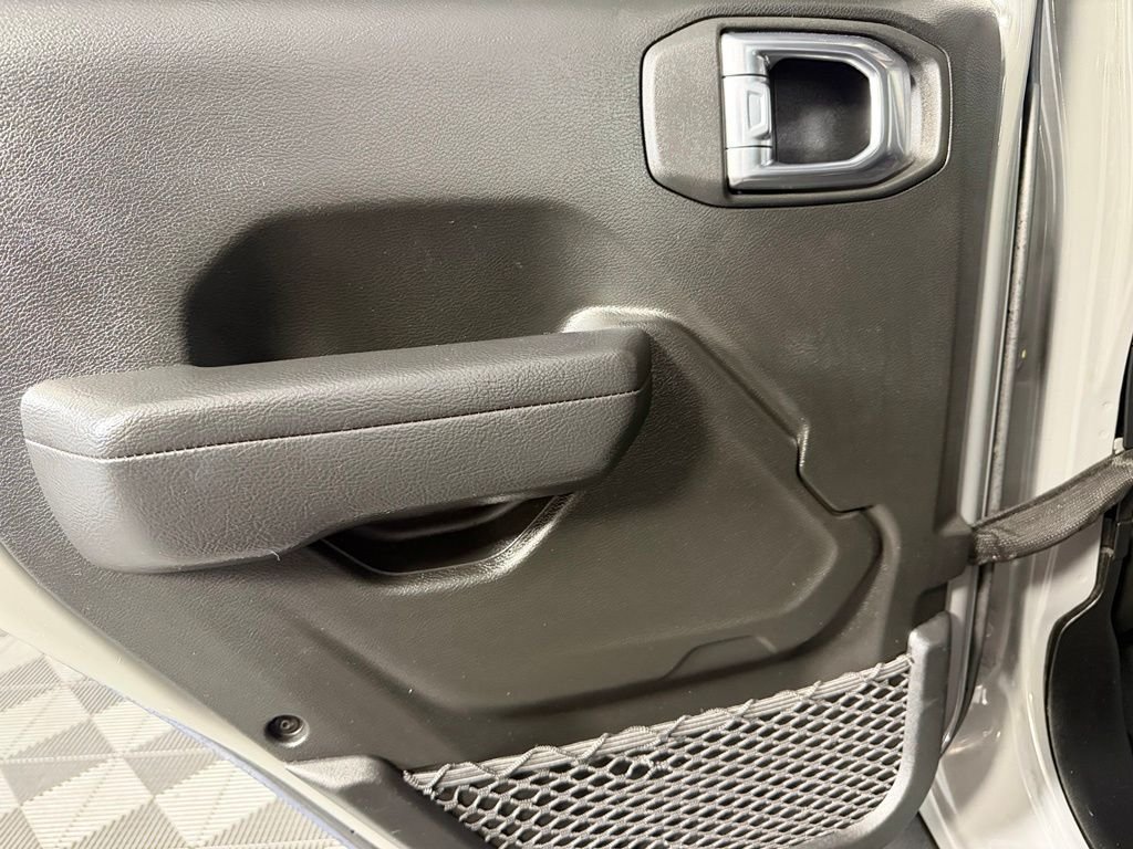 Used 2022 Gray Jeep Mojave image 27
