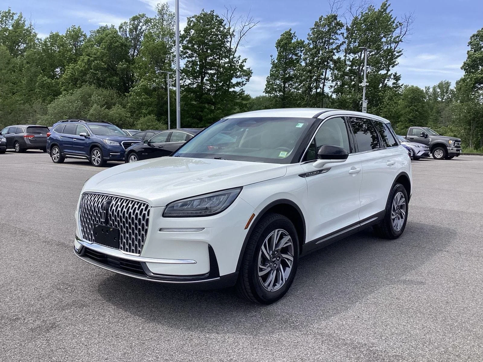 Used 2024 Pristine White Metallic Tri-Coat Lincoln Premiere image 3