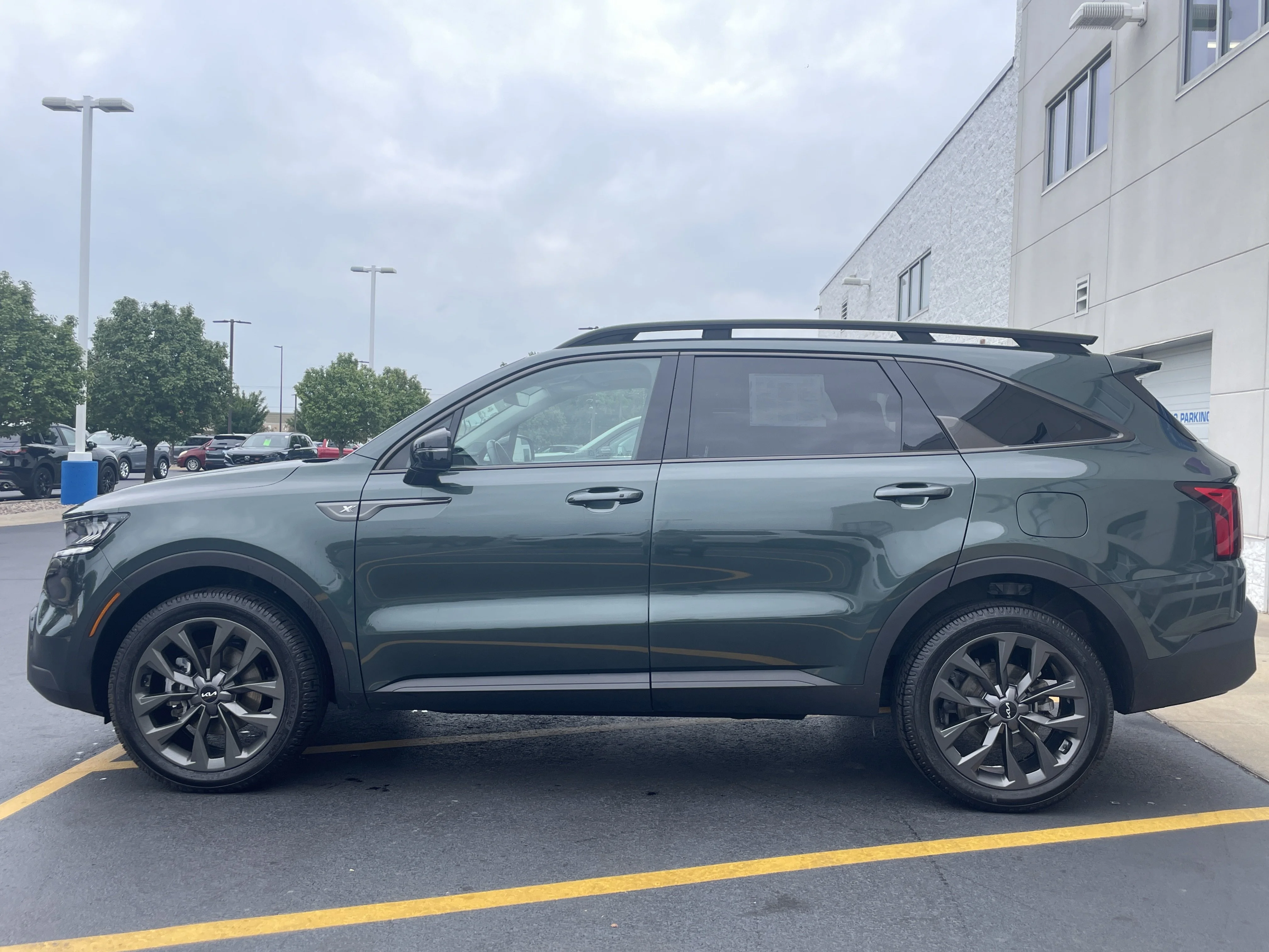 Used 2023 Aruba Green Kia X-Line EX image 3