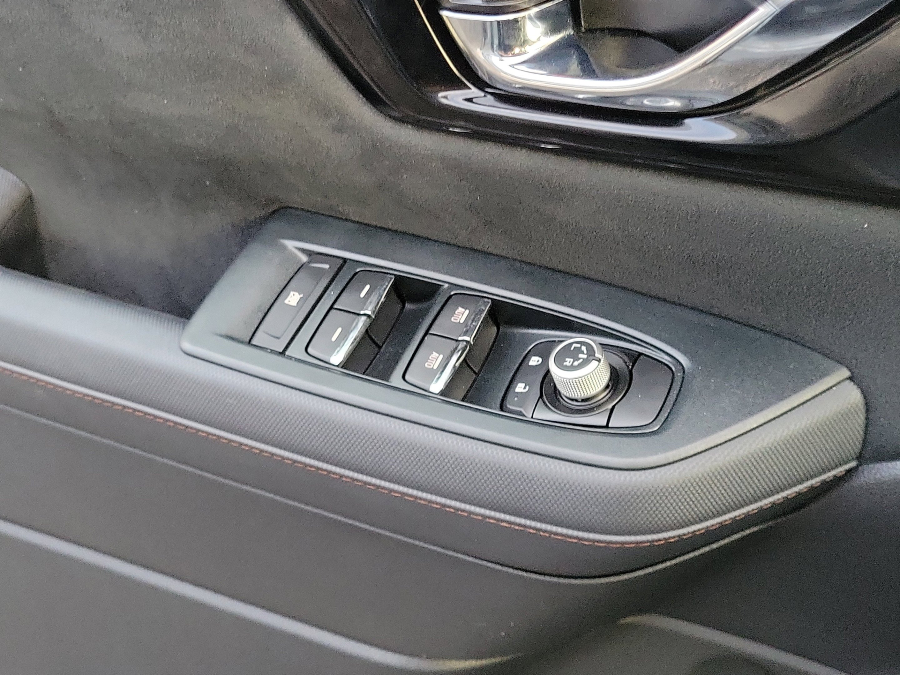 Used 2025 River Rock Pearl Subaru Touring image 28