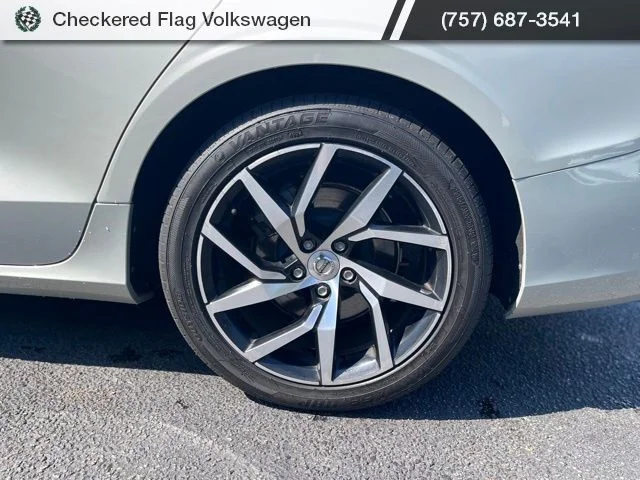 Used 2020 Birch Light Metallic Volvo T5 Momentum image 6