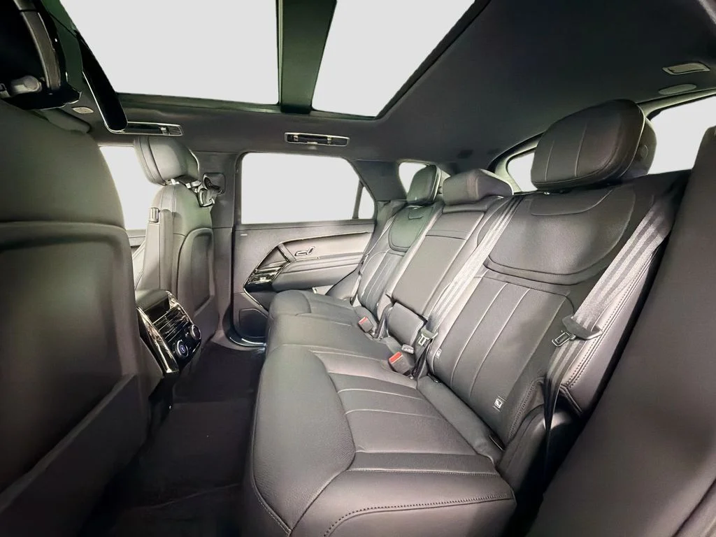 New 2026 Santorini Black Land Rover Dynamic SE image 26