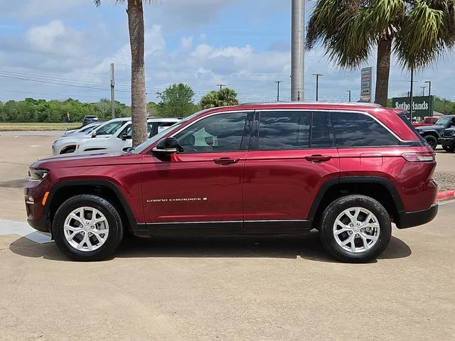 Used 2023 Red Jeep Limited image 4