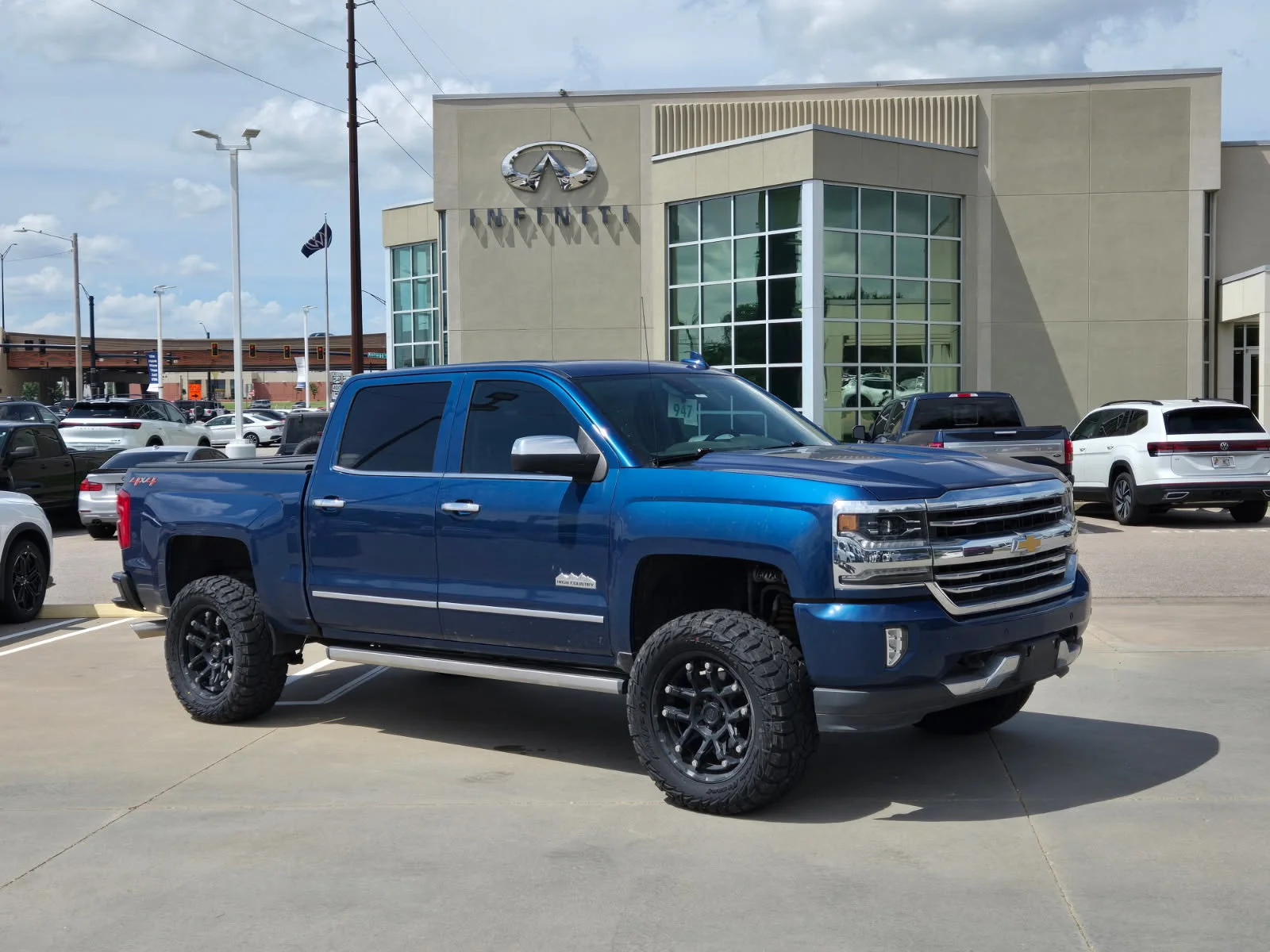 Used 2018 Deep Ocean Blue Metallic Chevrolet High Country image 1