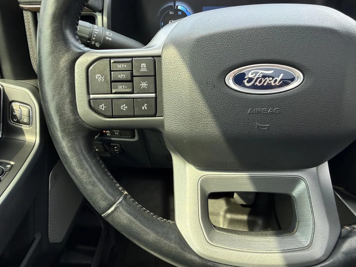 Used 2022 Black Ford Lariat image 29