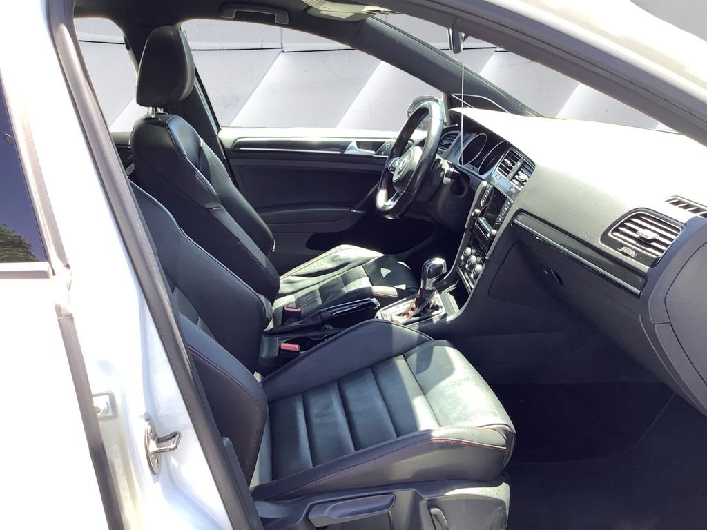 Used 2015 White Volkswagen Autobahn image 13