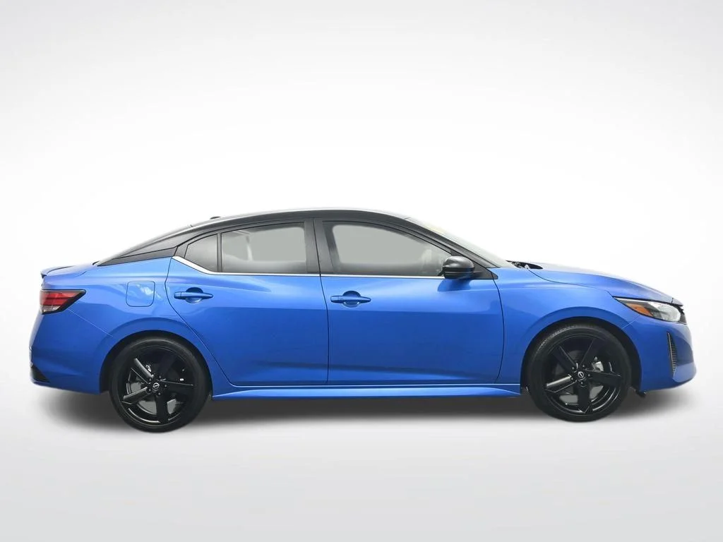 Used 2024 2t Blu Blk Roof Nissan SR image 4