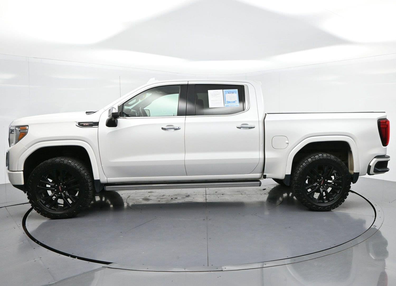 Used 2020 White Frost Tricoat GMC Denali image 4