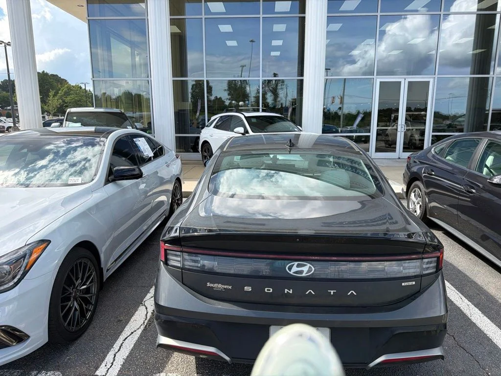 Used 2024 Gray Hyundai SEL image 4
