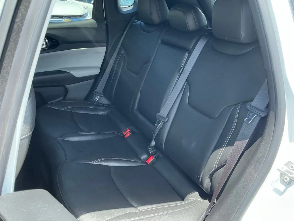 Used 2025 White Jeep Limited image 29