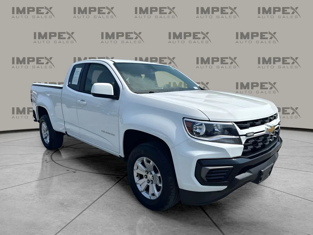 Used 2022 White Chevrolet LT image 4