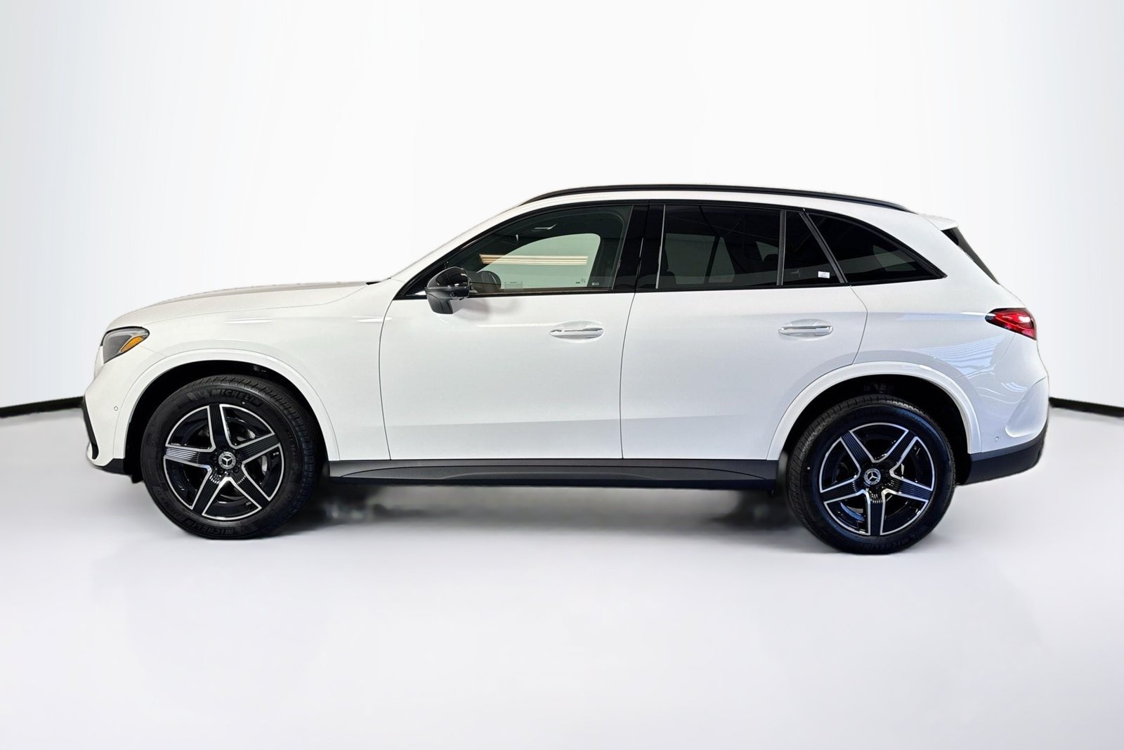 New 2026 Polar White Mercedes-Benz GLC 300 image 8