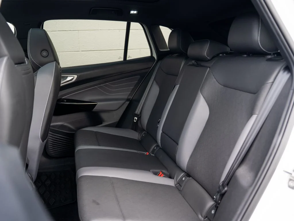 Used 2023 White Volkswagen Pro S image 18